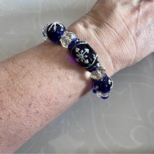bracelet snowflake navy white holiday spirit stocking stuffer jewellery